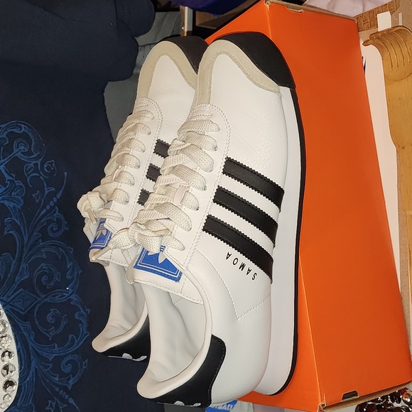 Like new Adidas samoa ,black and white in a size 9.5 - Picture 3 of 6